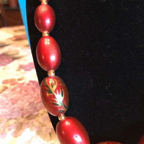 HAND PAINTED COPPERY RED LIGHTWEIGHT NECKLACE - Picture 11 of 15